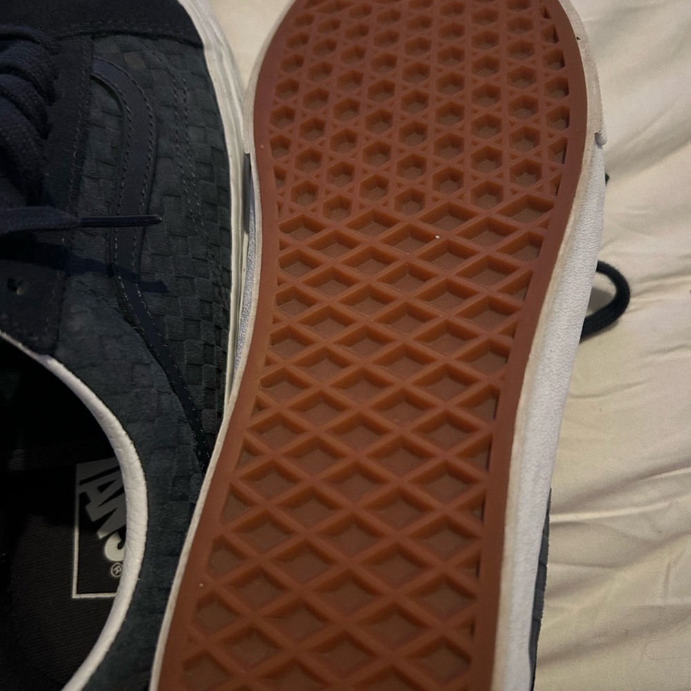 Vans - Picture 2 of 4
